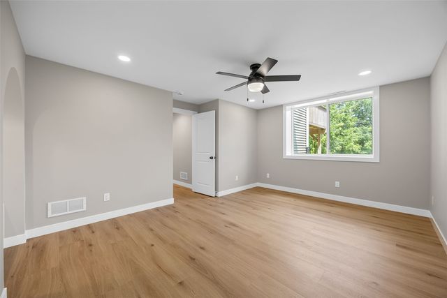 7202 Country Ridge Dr NW, Cedar Rapids, IA 52405