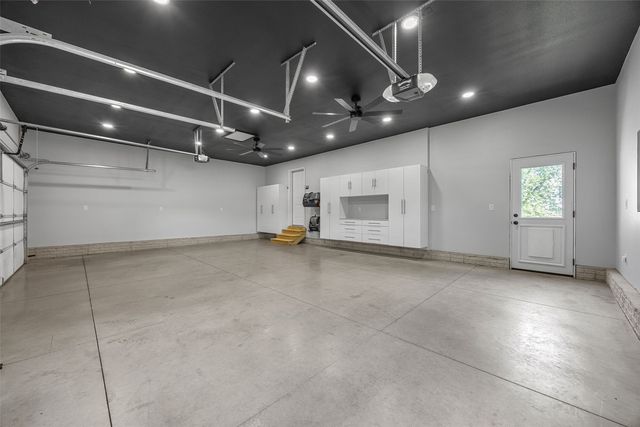 7202 Country Ridge Dr NW, Cedar Rapids, IA 52405