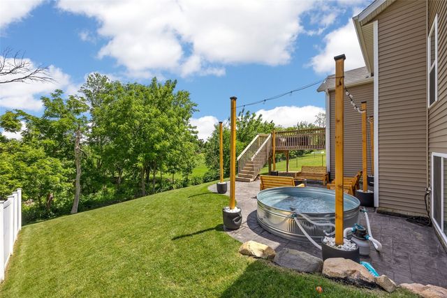 7202 Country Ridge Dr NW, Cedar Rapids, IA 52405