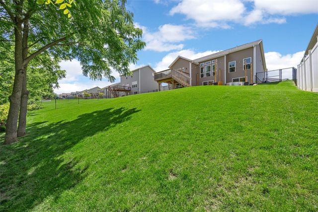 7202 Country Ridge Dr NW, Cedar Rapids, IA 52405