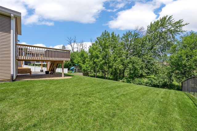 7202 Country Ridge Dr NW, Cedar Rapids, IA 52405