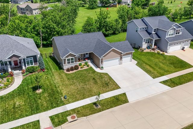 7202 Country Ridge Dr NW, Cedar Rapids, IA 52405