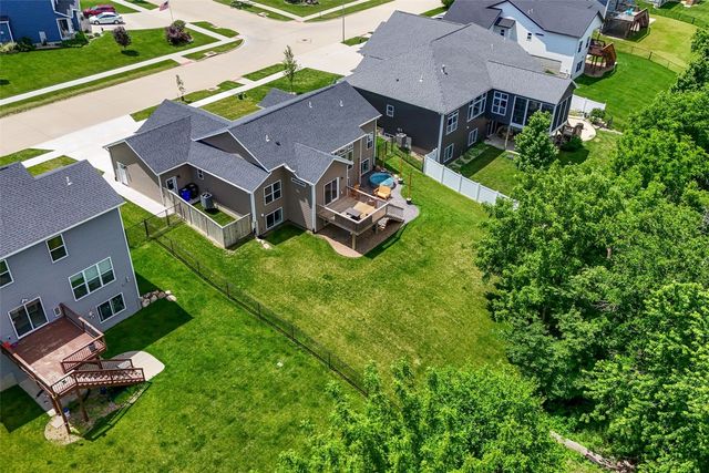 7202 Country Ridge Dr NW, Cedar Rapids, IA 52405