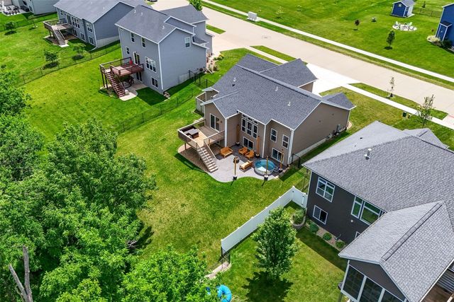 7202 Country Ridge Dr NW, Cedar Rapids, IA 52405