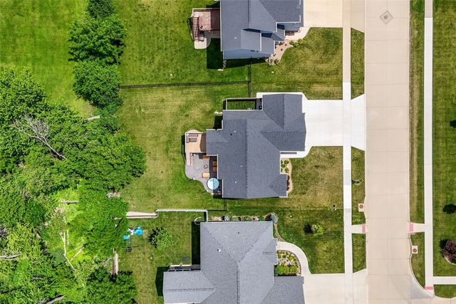 7202 Country Ridge Dr NW, Cedar Rapids, IA 52405