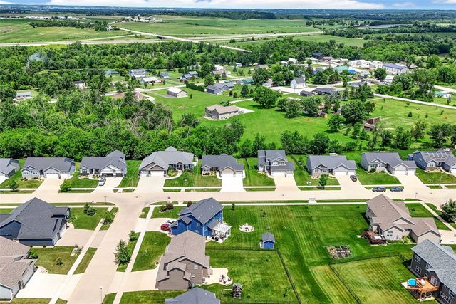 7202 Country Ridge Dr NW, Cedar Rapids, IA 52405