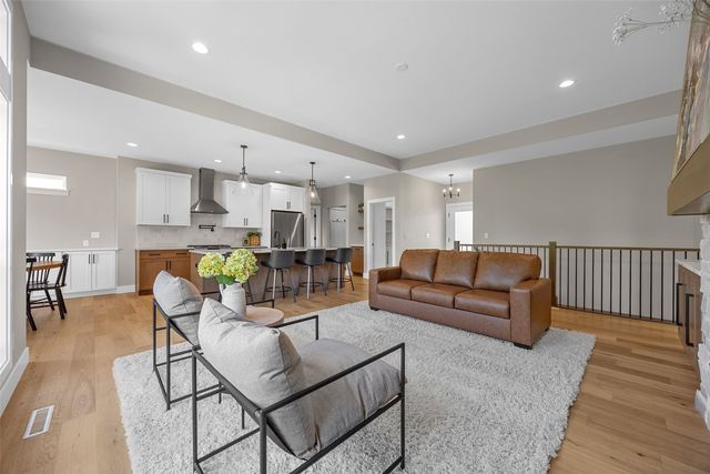7202 Country Ridge Dr NW, Cedar Rapids, IA 52405