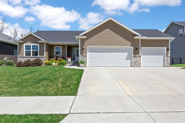 7202 Country Ridge Dr NW, Cedar Rapids, IA 52405