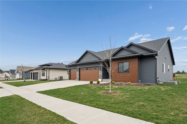 1018 High Ridge Trail, Solon, IA 52333