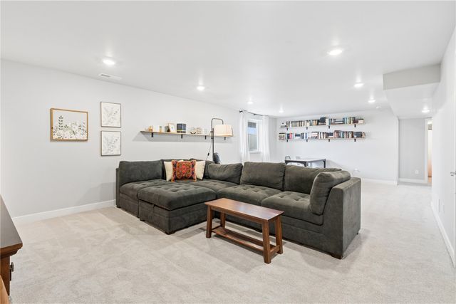 1018 High Ridge Trail, Solon, IA 52333
