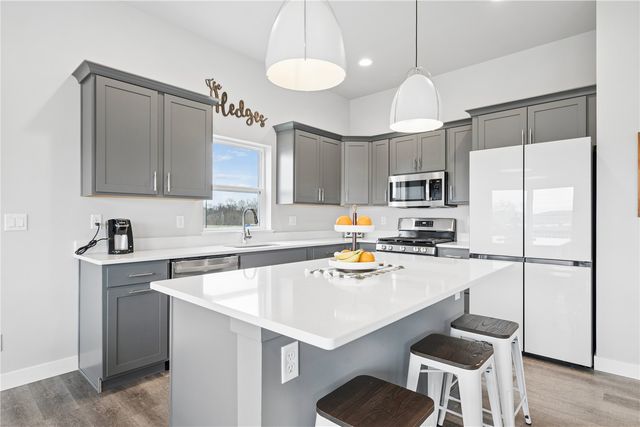 1018 High Ridge Trail, Solon, IA 52333