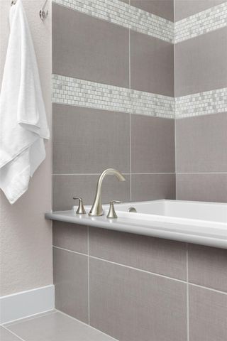 105 Cascading Water PL, Lakeway, TX 78734