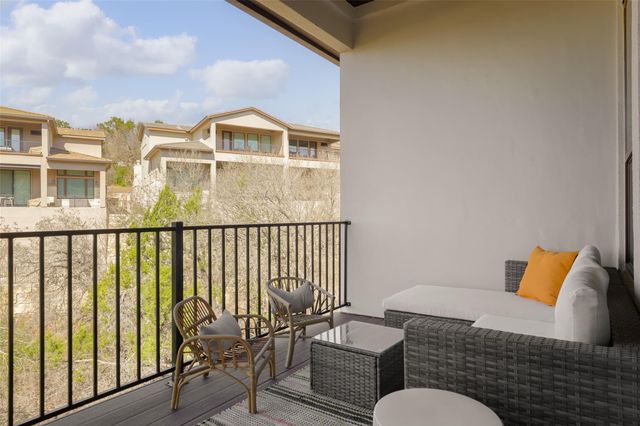 105 Cascading Water PL, Lakeway, TX 78734