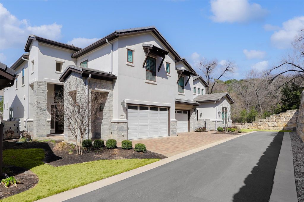 105 Cascading Water PL, Lakeway, TX 78734