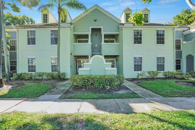 1215 Crystal Way N, Delray Beach, FL 33444