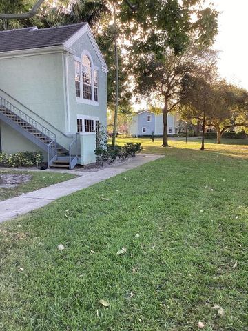 1215 Crystal Way N, Delray Beach, FL 33444