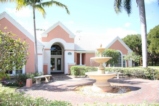 1215 Crystal Way N, Delray Beach, FL 33444