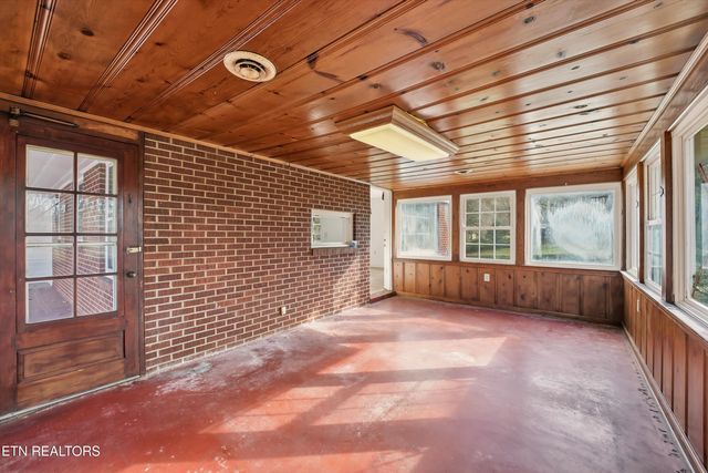 3461 Lake City Hwy, Rocky Top, TN 37769