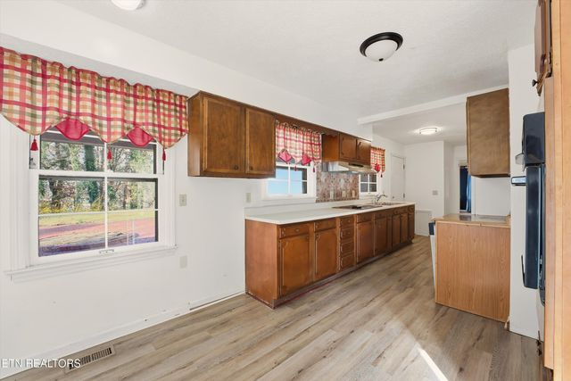 3461 Lake City Hwy, Rocky Top, TN 37769