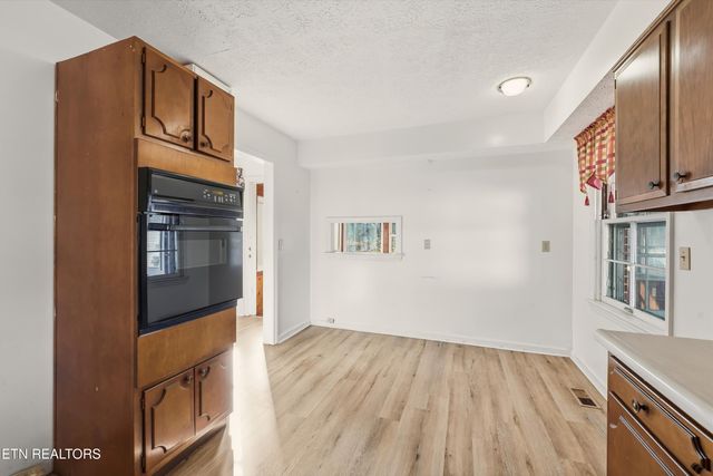 3461 Lake City Hwy, Rocky Top, TN 37769