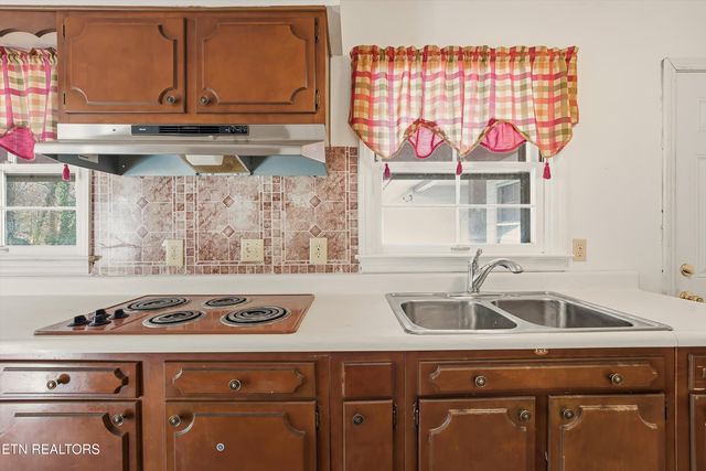 3461 Lake City Hwy, Rocky Top, TN 37769