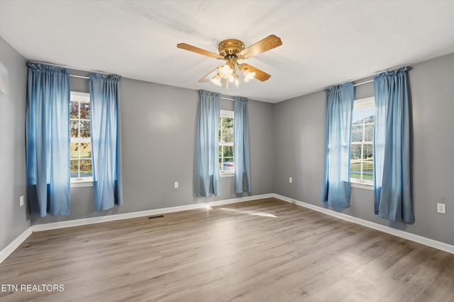 3461 Lake City Hwy, Rocky Top, TN 37769