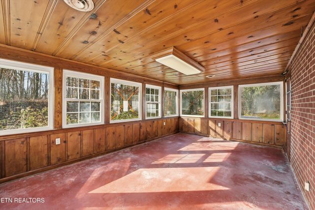 3461 Lake City Hwy, Rocky Top, TN 37769