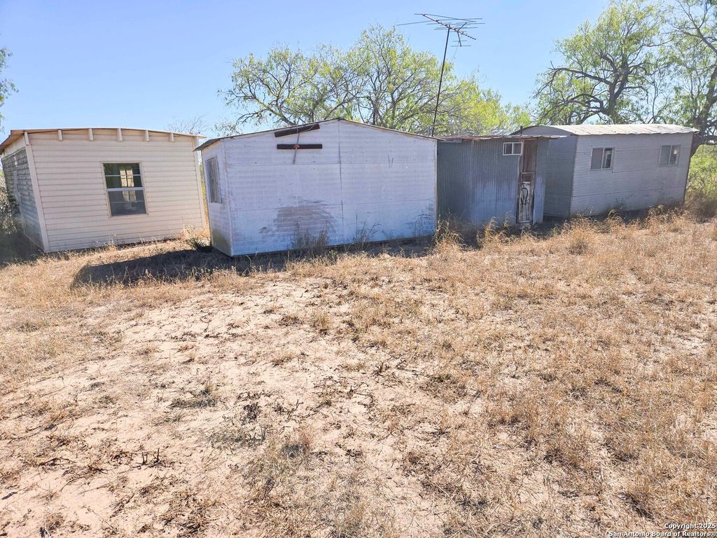 00 CR 123, Pawnee, TX 78145