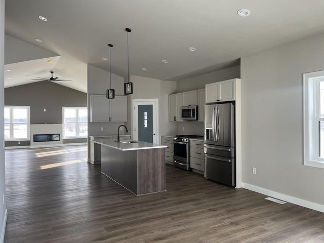 495 Foxfield Court, Oregon, WI 53575