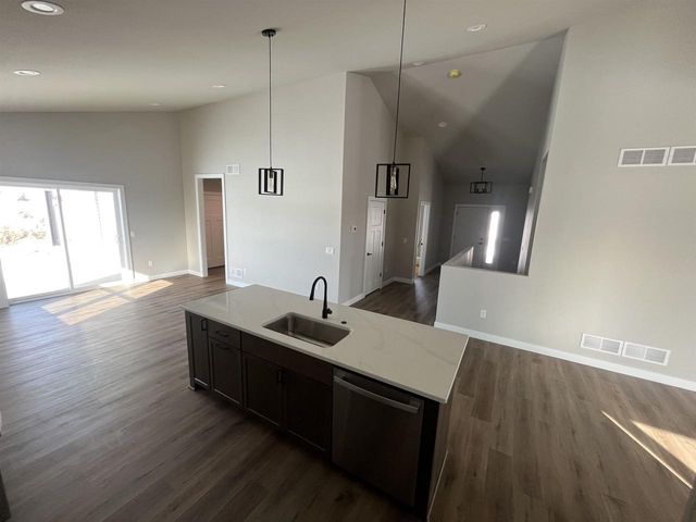 495 Foxfield Court, Oregon, WI 53575