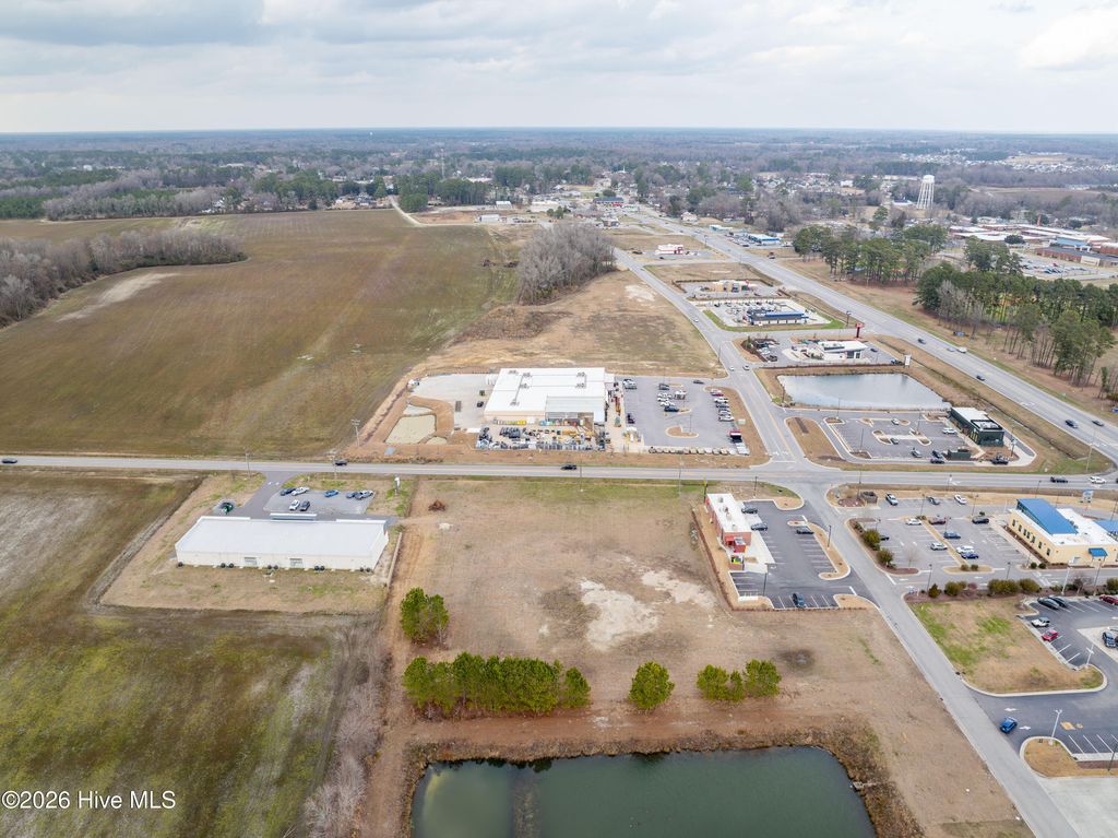 Image 4 of property listing at 135 Koonce Fork Road, Richlands, NC 28574