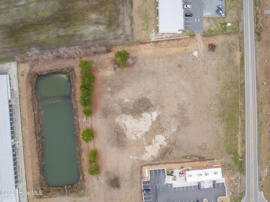 Image 5 of property listing at 135 Koonce Fork Road, Richlands, NC 28574