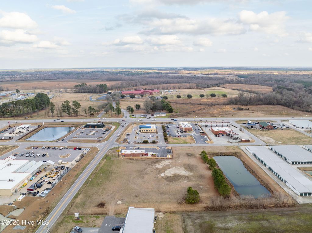 Image 6 of property listing at 135 Koonce Fork Road, Richlands, NC 28574