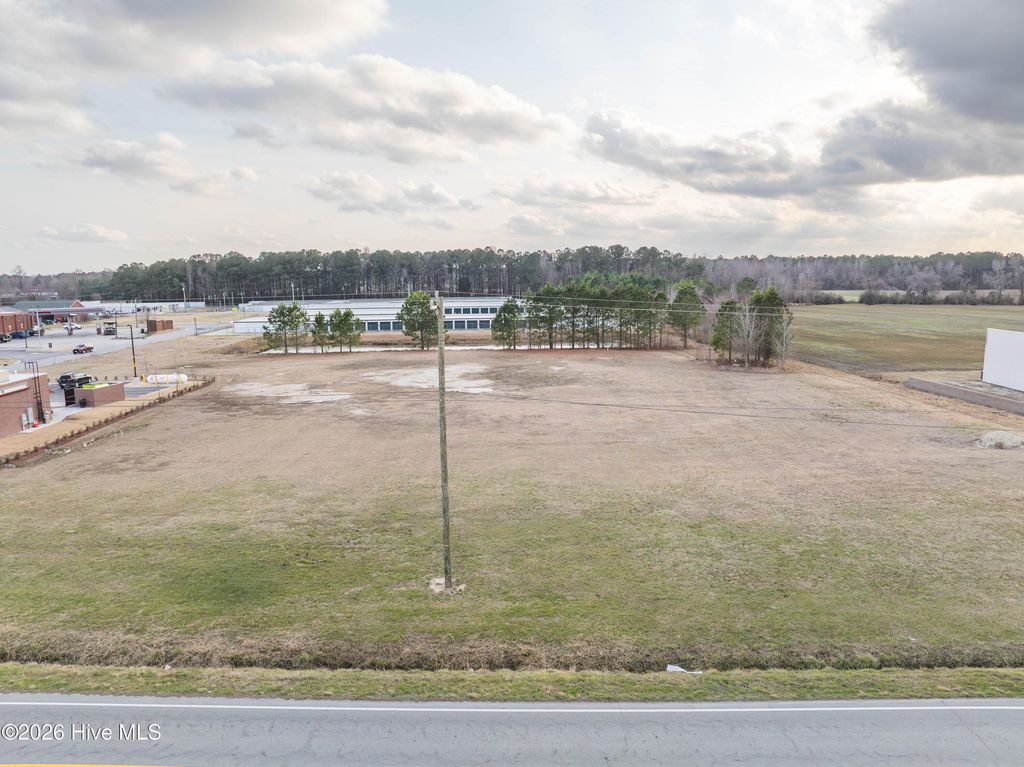 Image 7 of property listing at 135 Koonce Fork Road, Richlands, NC 28574