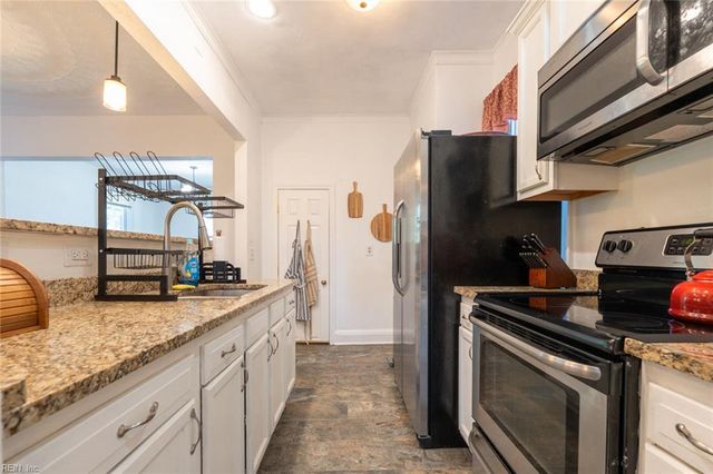 1519 Mathews TER, Portsmouth, VA 23704
