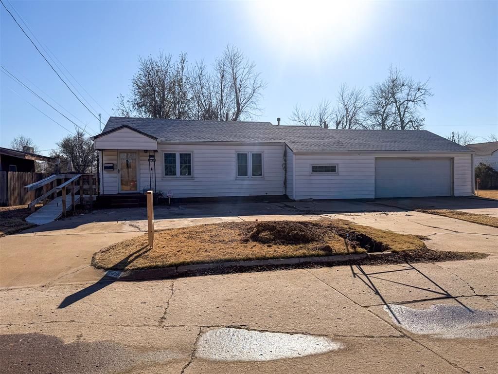 349 E Olive Avenue, Enid, OK 73701