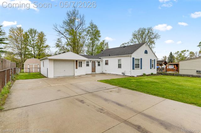 24628 Woodland Drive, Brownstown Charter Township, MI 48134