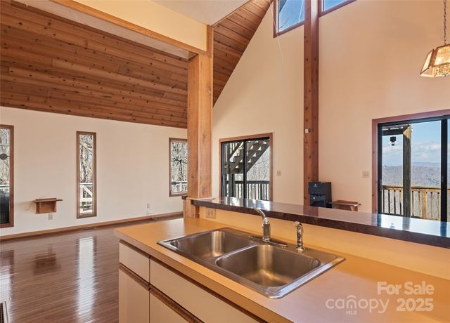 1350 Davis Mountain Road, Hendersonville, NC 28739