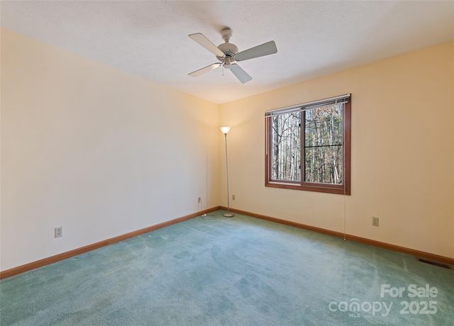 1350 Davis Mountain Road, Hendersonville, NC 28739