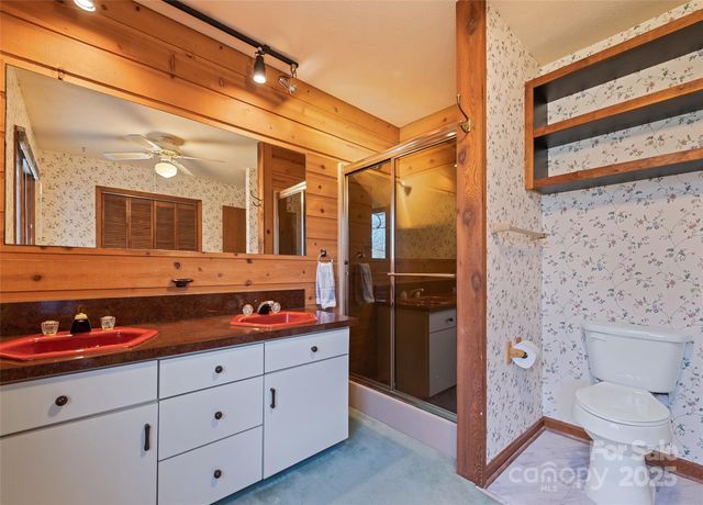 1350 Davis Mountain Road, Hendersonville, NC 28739