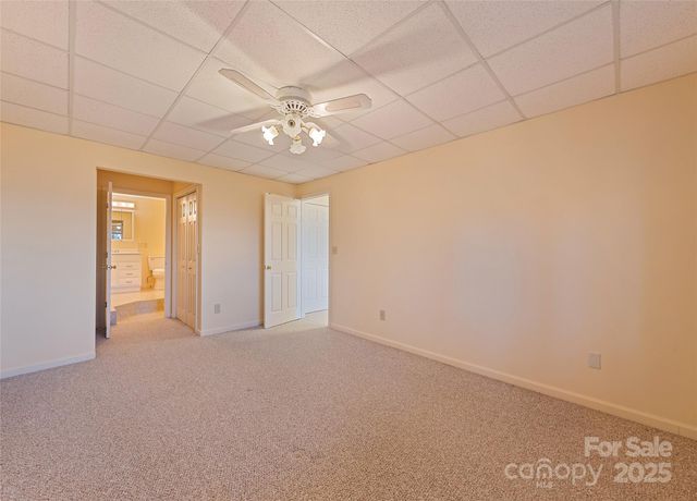 1350 Davis Mountain Road, Hendersonville, NC 28739