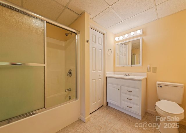 1350 Davis Mountain Road, Hendersonville, NC 28739