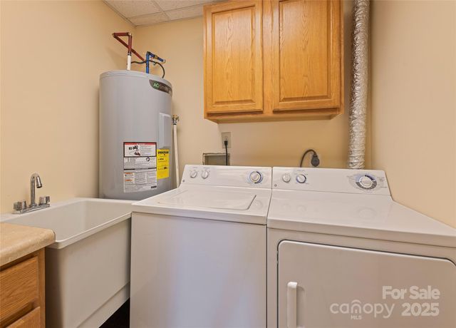 1350 Davis Mountain Road, Hendersonville, NC 28739