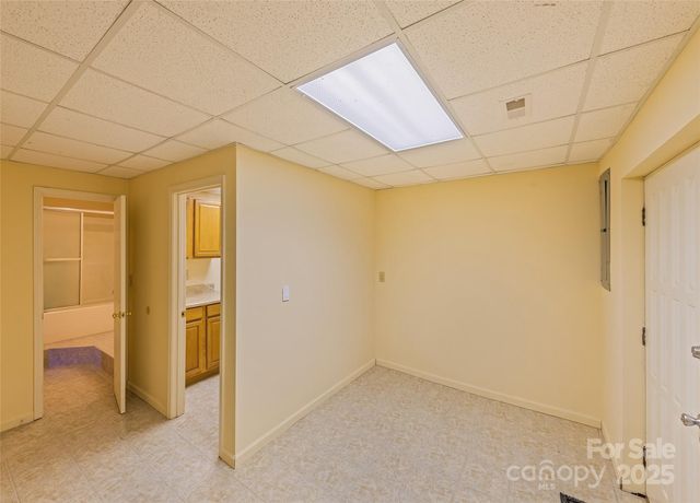 1350 Davis Mountain Road, Hendersonville, NC 28739