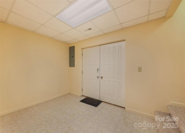 1350 Davis Mountain Road, Hendersonville, NC 28739