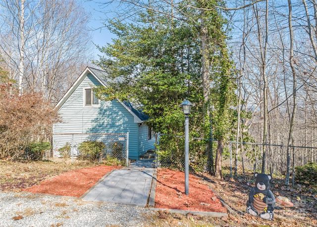 1350 Davis Mountain Road, Hendersonville, NC 28739