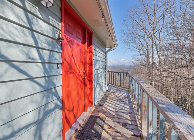 1350 Davis Mountain Road, Hendersonville, NC 28739