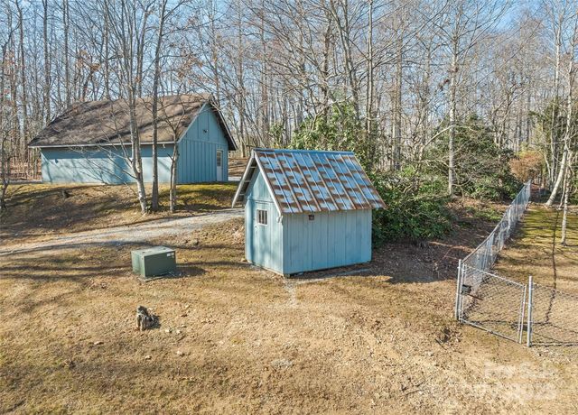 1350 Davis Mountain Road, Hendersonville, NC 28739