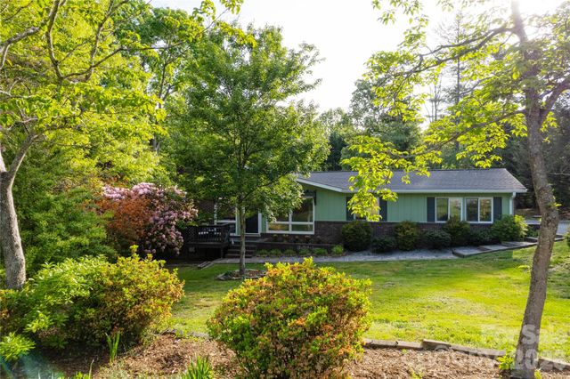 137 E Whisperwood Circle, Hendersonville, NC 28791