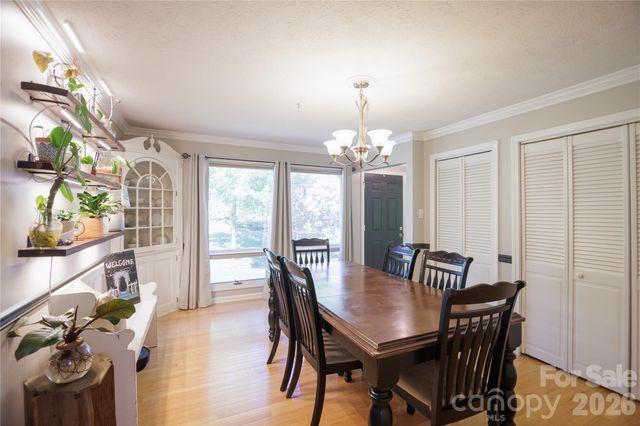 137 E Whisperwood Circle, Hendersonville, NC 28791